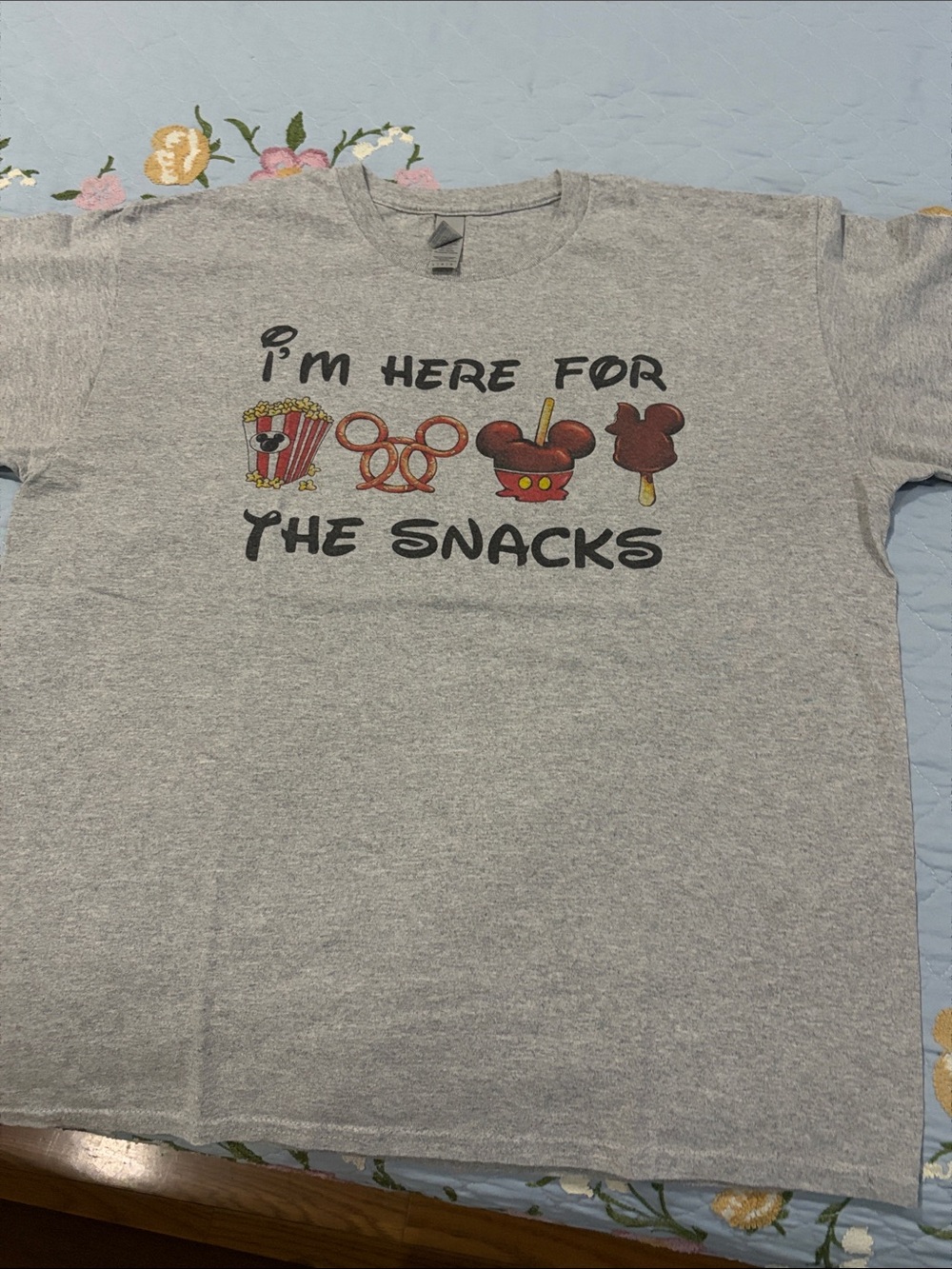 Disney PreOwned I’m Here for The Snacks Grey TShirt Women Unisex Size Large
